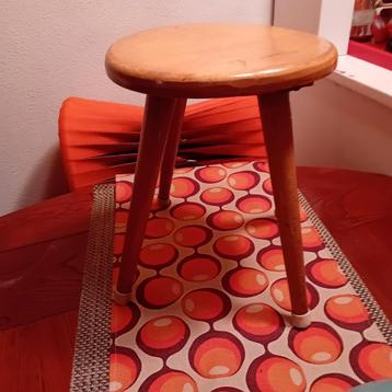 Houten Schoolkrukje i50 - Vintage beschikbaar voor biedingen