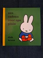 Een cadeau voor opa Pluis - Dick Bruna, Gelezen, 1 tot 2 jaar, Ophalen of Verzenden, Dick Bruna.