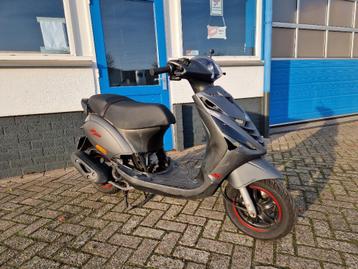 SCHADE: Piaggio zip BROM bouwjaar 2020 2e eigenaar 45KM iget beschikbaar voor biedingen