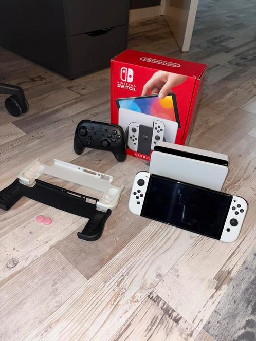 Nintendo Switch Oled inclusief pro controller!, Spelcomputers en Games, Spelcomputers | Nintendo Switch, Zo goed als nieuw, Switch OLED