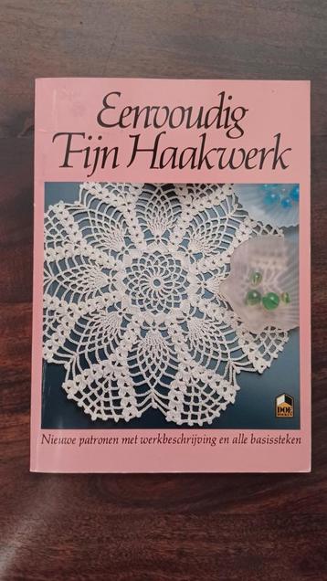 Eenvoudig fijn haakwerk  beschikbaar voor biedingen