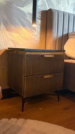2 luxe nachtkastjes Richmond Interiors, goud met zwart, Huis en Inrichting, Ophalen, 55 tot 70 cm, Zo goed als nieuw, 45 tot 65 cm