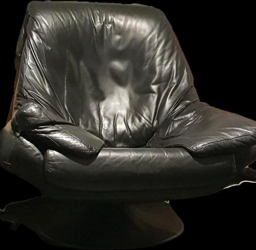Zwarte leren draaifauteuil – slechts €20, Huis en Inrichting, Fauteuils, Gebruikt, 75 tot 100 cm, Ophalen