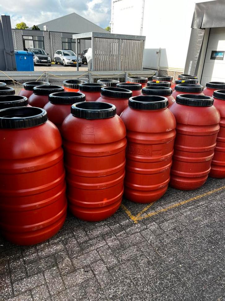 🛢️ 220L Kunststof Vaten met Draaideksel – Slechts €10, Tuin en Terras, Regentonnen, Zo goed als nieuw, Kunststof, 150 liter of meer