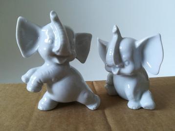 2 Witte Vintage Porseleinen Olifanten beschikbaar voor biedingen