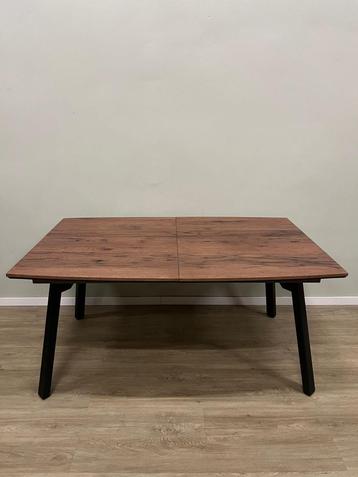 Halmstad uitschuiftafel 160cm Xooon €500,- beschikbaar voor biedingen