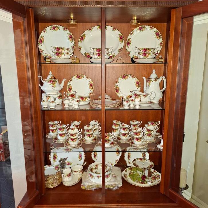 Royal Albert servies - compleet!, Antiek en Kunst, Antiek | Servies compleet, Ophalen of Verzenden