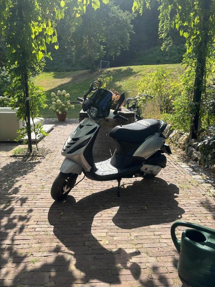 Piaggio Zip 4t 80cc Bouwjaar 2020, Fietsen en Brommers, Snorfietsen en Snorscooters, Gebruikt, Piaggio, Benzine, Ophalen