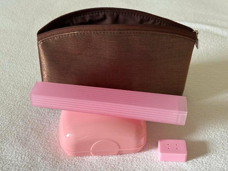 Bruine Toilettas Set - Nieuw!, Sieraden, Tassen en Uiterlijk, Beautycases, Nieuw, Softcase, Bruin, Ophalen of Verzenden