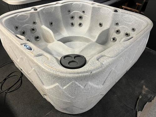 Dreamspa 7 jacuzzi spa 2 x 2 m 3 maand garantie 220v, Tuin en Terras, Bubbelbaden en Hottubs, Gebruikt, Vast, Ophalen