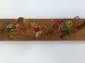 VINTAGE  KINDERKAPSTOK beschikbaar voor biedingen