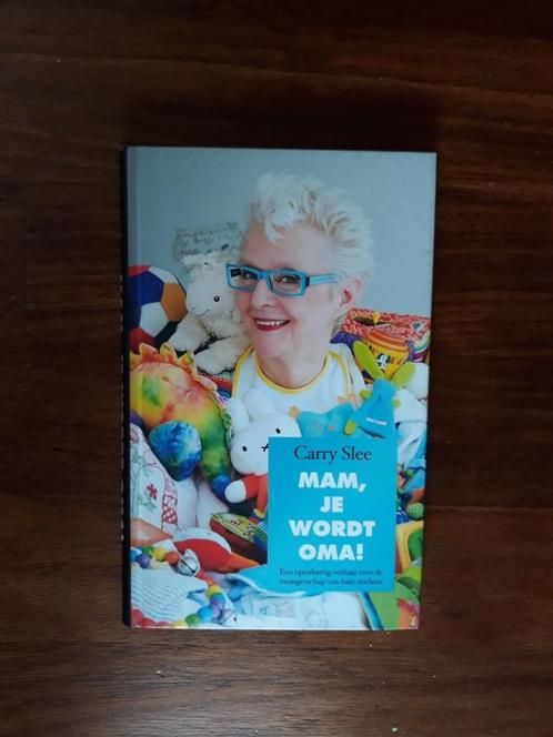 110/   MAMA , JE  WORDT  OMA   van  Carry Slee, Boeken, Biografieën, Zo goed als nieuw, Overige, Ophalen of Verzenden