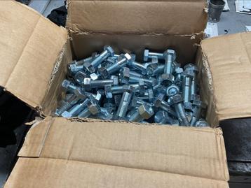 Nieuwe M 14. Bouten 7 cm lang met moeren. beschikbaar voor biedingen