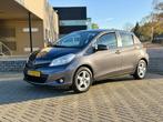 Toyota Yaris 1.3 VVT-i Aspiration [ camera,airco,lmv ], Auto's, Voorwielaandrijving, Euro 5, Zwart, 4 cilinders