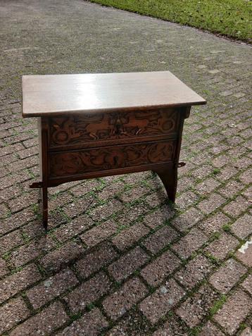 antiek kastje beschikbaar voor biedingen