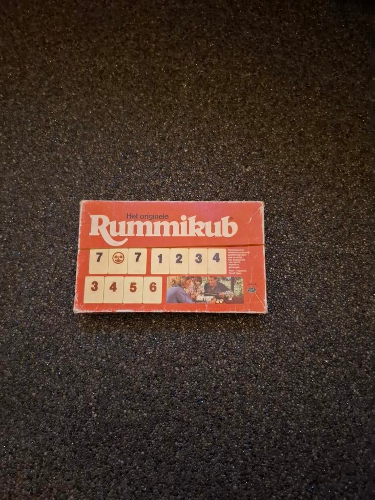 Rummikub spel met beschadigde bordjes, Hobby en Vrije tijd, Ophalen of Verzenden, Gebruikt