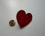 Goudkleurige broche pin hart rood groot, Sieraden, Tassen en Uiterlijk, Broches, Nieuw, Overige materialen, Verzenden, Rood