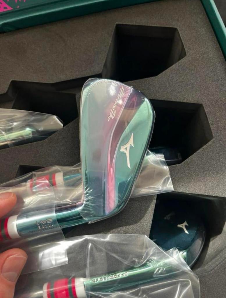 Mizuno Pro 241 AZALEA Limited Edition Ijzerset Nieuw, Ophalen of Verzenden, Nieuw, Set, Mizuno