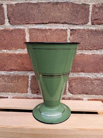 Prachtige reseda emaille EDY maatbeker. beschikbaar voor biedingen