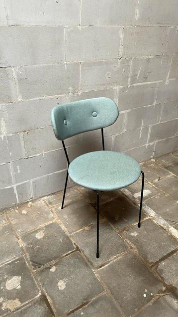 Eetkamerstoelen beschikbaar voor biedingen