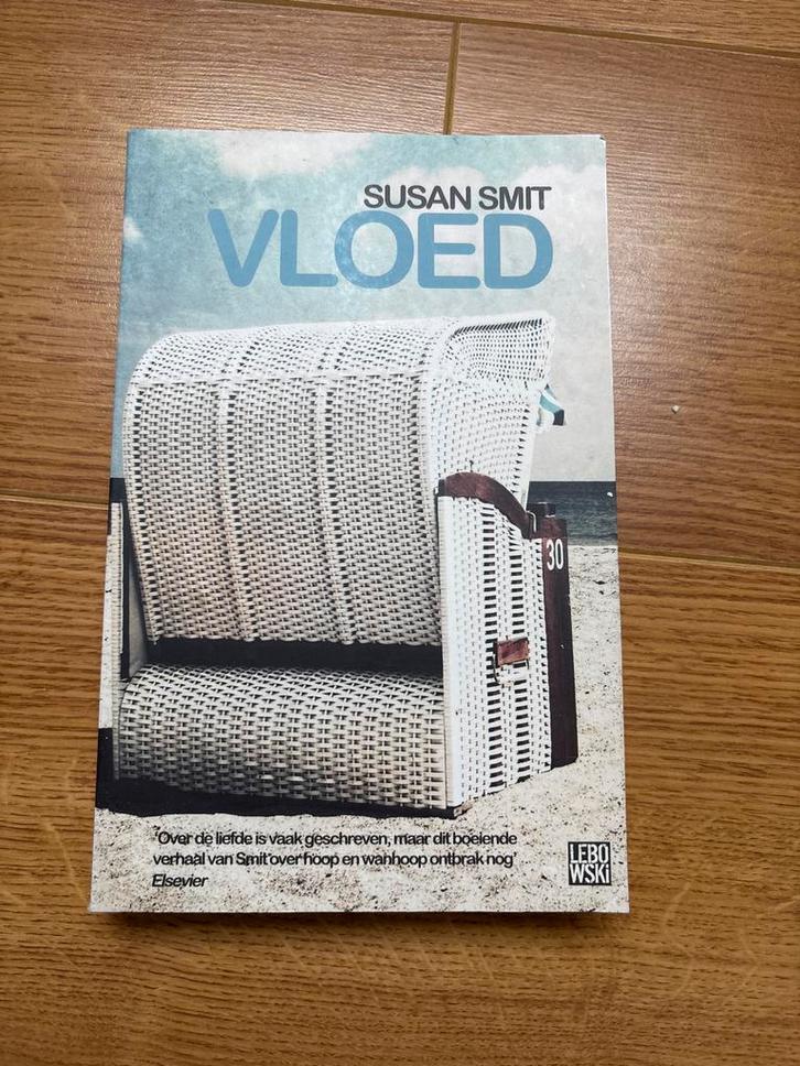 Vloed - Susan Smit (Roman), Boeken, Romans, Gelezen, Nederland, Ophalen of Verzenden