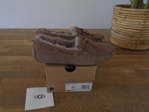UGG Dakota beige, taupe mocassin, pantoffel, mt 37 nw, Kleding | Dames, Schoenen, Nieuw, Pantoffels of Sloffen, Bruin, Ophalen of Verzenden