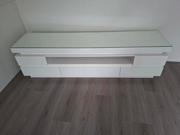 Wit TV Meubel met LED Verlichting 175 x 50,5 x 40 beschikbaar voor biedingen