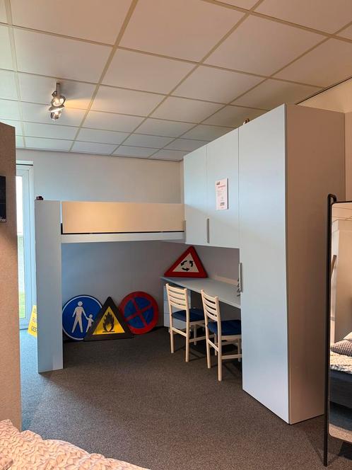 Hoogslaper hoekopstelling met kastruimte en bureau, Kinderen en Baby's, Kinderkamer | Stapelbedden en Hoogslapers, Nieuw, Hoogslaper
