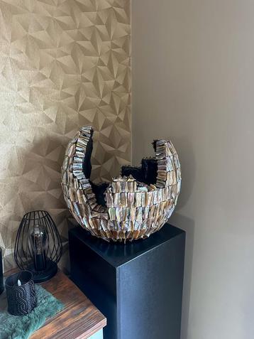 Schelpenvaas beschikbaar voor biedingen