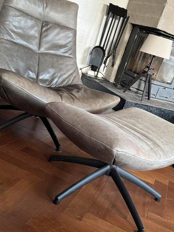 Draaifauteuil en hocker Reflex vintage grey leer