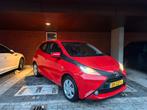 Toyota Aygo 1.0 Vvt-i 69pk 5D 2018 Rood, Auto's, Voorwielaandrijving, 4 stoelen, Origineel Nederlands, Handgeschakeld