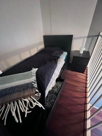 Malm ikea zwart 1-pers bed.  Bijpassend nachtkastje - afbeelding 2