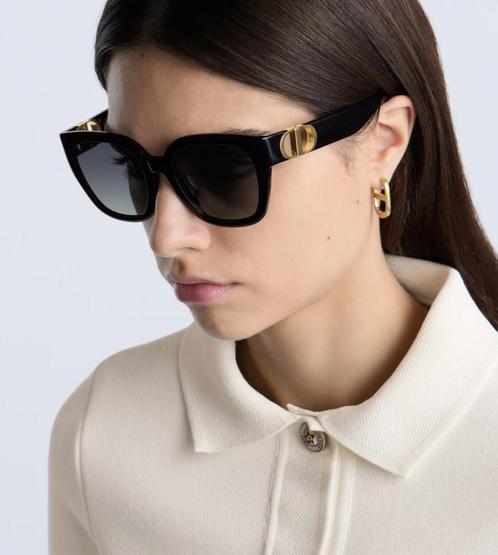 Nieuwe Dior zonnebril zwart met gouden details, Sieraden, Tassen en Uiterlijk, Zonnebrillen en Brillen | Dames, Zo goed als nieuw