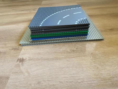 28 verschillende baseplates (wegplaten), Kinderen en Baby's, Speelgoed | Duplo en Lego, Zo goed als nieuw, Lego, Losse stenen