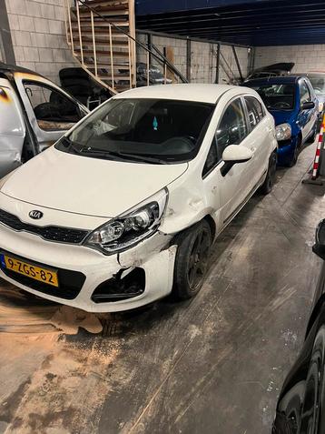 Kia Rio 1.2 I 5DRS 2015 Wit beschikbaar voor biedingen