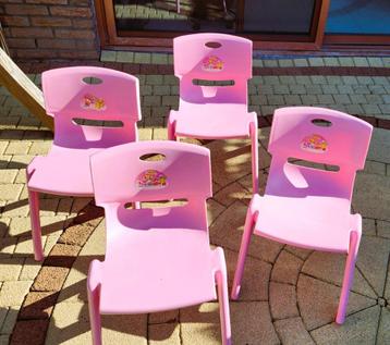 Set van 4 vrolijke kinderstoelen – stevig en gezellig beschikbaar voor biedingen
