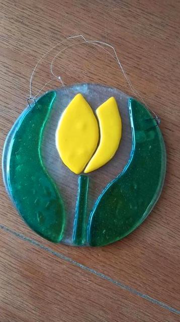 Glazen raamhanger tulp beschikbaar voor biedingen