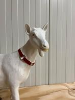 Groot wit geitenbeeld met rode halsband, Ophalen, Nieuw, Dier
