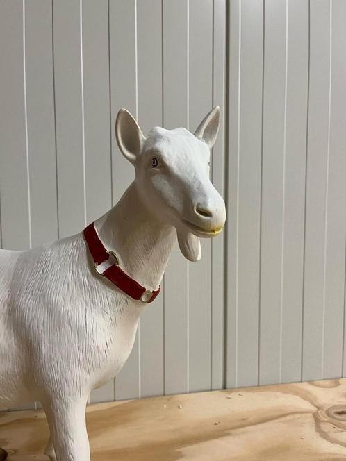 Groot wit geitenbeeld met rode halsband, Verzamelen, Beelden en Beeldjes, Nieuw, Dier, Ophalen