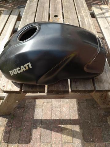 Tank ducati beschikbaar voor biedingen