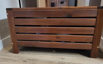 Zit- en opbergkist van hout beschikbaar voor biedingen