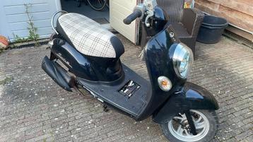 Te koop kymco sento beschikbaar voor biedingen