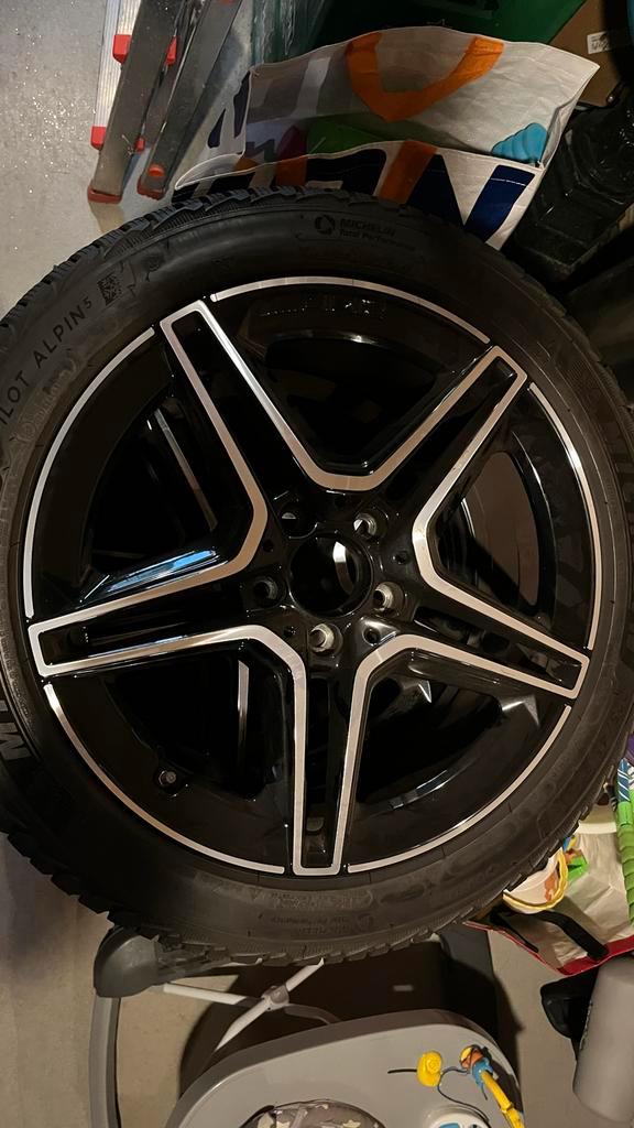 Mercedes AMG velgen met winterbanden 18 inch, Auto-onderdelen, Banden en Velgen, Banden en Velgen, Winterbanden, 18 inch, 225 mm
