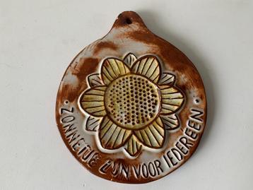 Schattig keramiek tegeltje zonnebloem Potters Oisterwijk beschikbaar voor biedingen