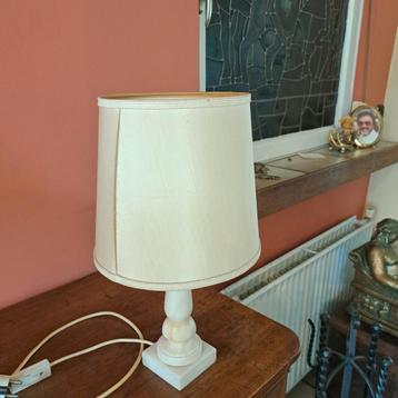 Crème Kleurige Tafellamp beschikbaar voor biedingen