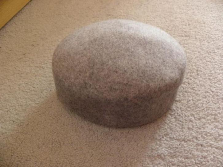 Net basic grijs vilten dopje hoed mt L 59 cm nieuwstaat, Kleding | Dames, Hoeden en Petten, Zo goed als nieuw, Hoed, 58 cm (L, 7¼ inch) of meer