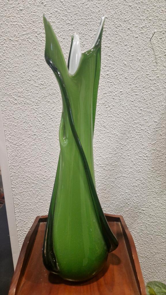 Prachtige Murano vaas - groen glas - 38 cm, Antiek en Kunst, Antiek | Vazen, Ophalen of Verzenden