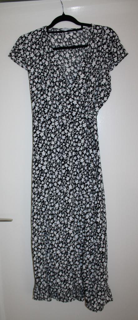 Wikkeljurk van & Other Stories maat 40, Kleding | Dames, Jurken, Zo goed als nieuw, Maat 38/40 (M), Zwart, Onder de knie, Ophalen of Verzenden