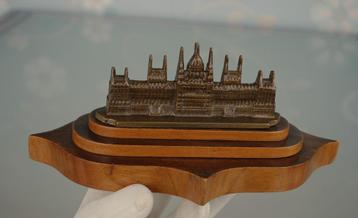 Parlementsgebouw Mooiste van Europa Boedapest. Brons op Hout beschikbaar voor biedingen