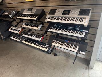 15 x keyboards en synt voor € 1500 opruimen  beschikbaar voor biedingen